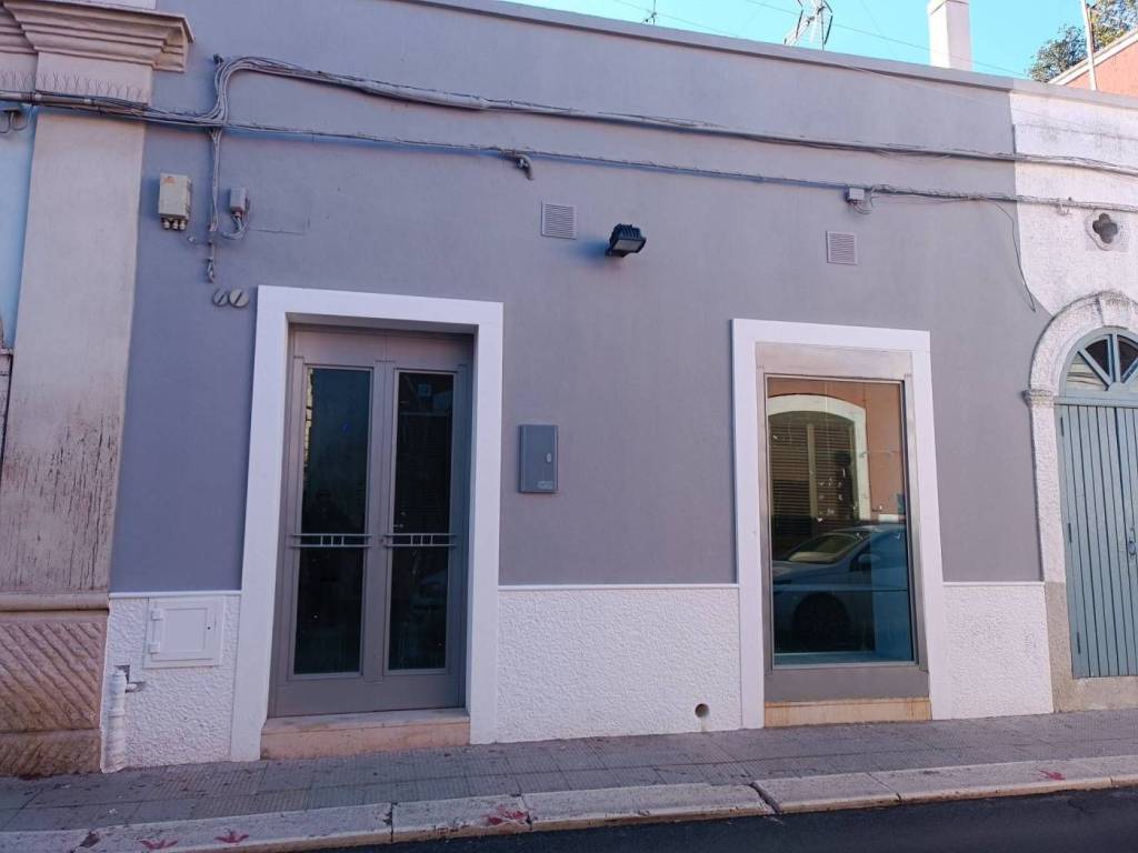 negozio in vendita a Bari in zona Santo Spirito