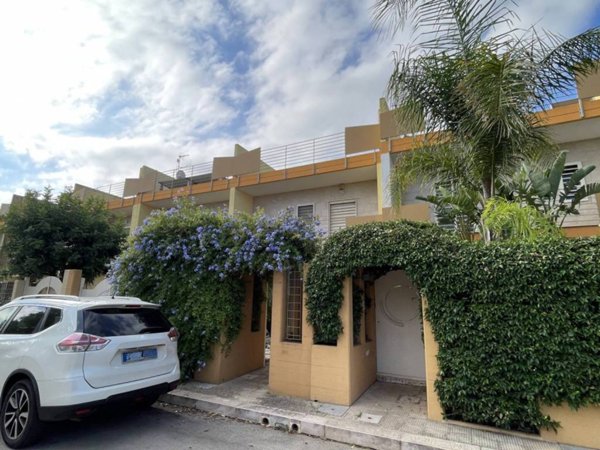 casa indipendente in vendita a Bari in zona Torre a Mare