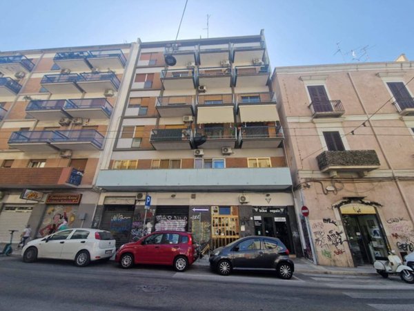 negozio in vendita a Bari in zona Carrassi