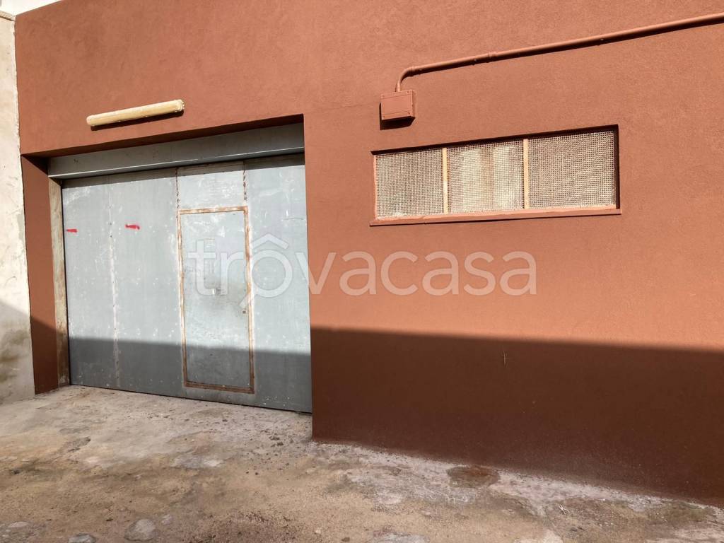 locale commerciale in vendita a Bari in zona Santo Spirito