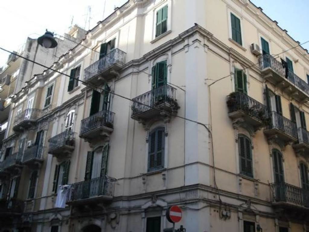 negozio in vendita a Bari in zona Murat