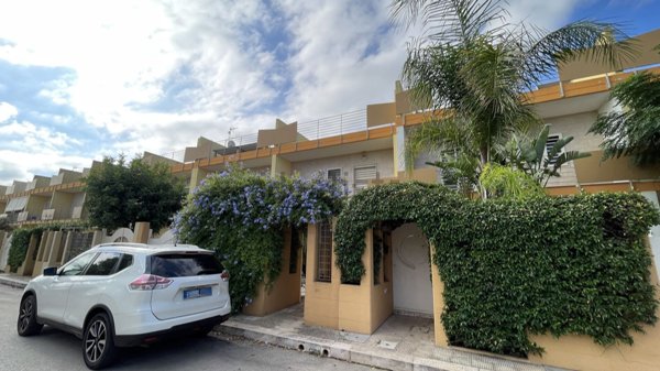 casa indipendente in vendita a Bari in zona Torre a Mare
