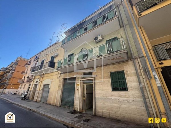 negozio in vendita a Bari in zona Mungivacca