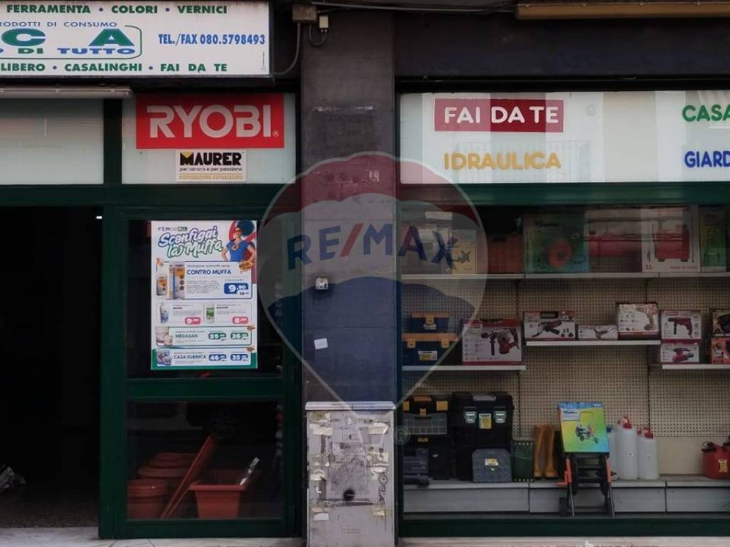 negozio in vendita a Bari in zona Libertà