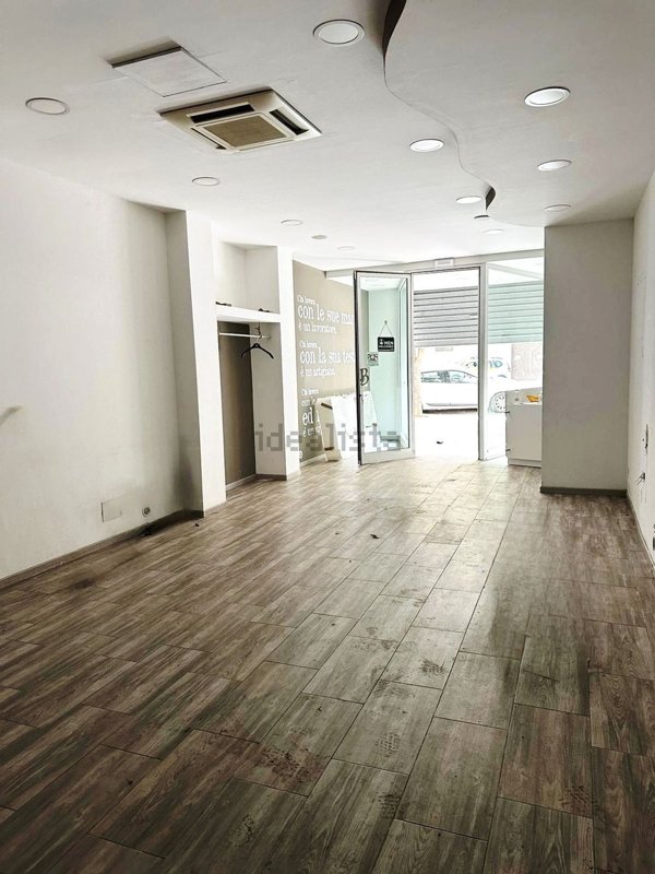 locale commerciale in vendita a Bari in zona Murat