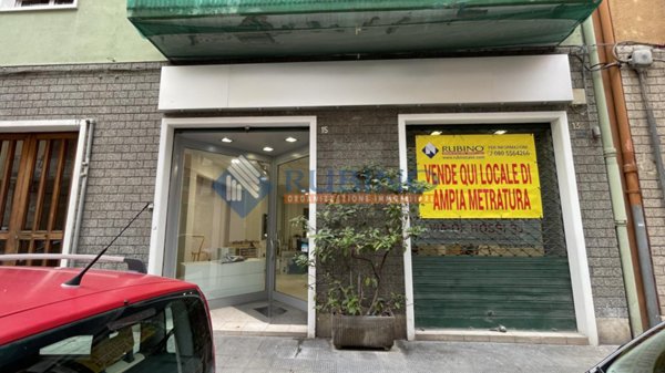 negozio in vendita a Bari in zona Libertà