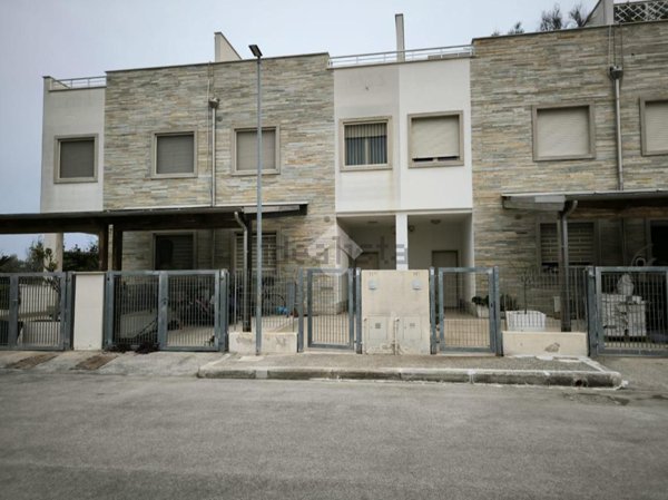 casa indipendente in vendita a Bari in zona Torre a Mare