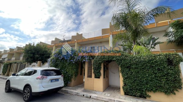 casa indipendente in vendita a Bari in zona Torre a Mare
