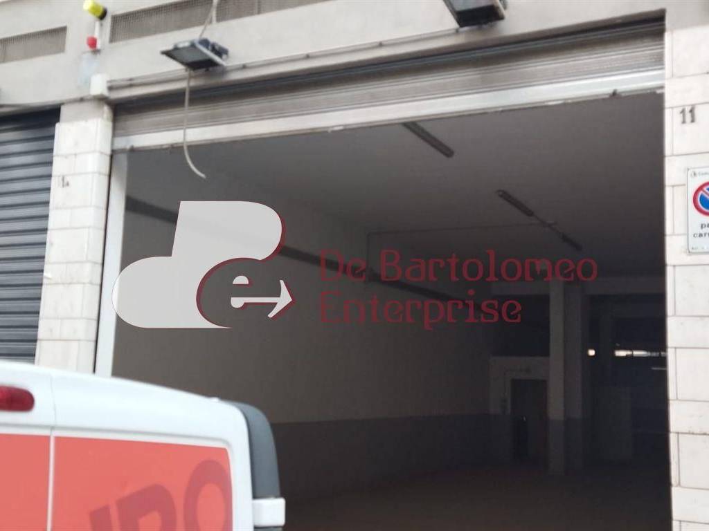 locale di sgombero in vendita a Bari in zona Libertà