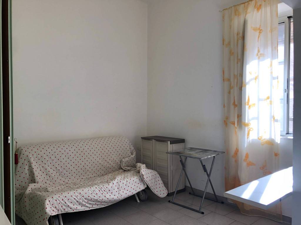 negozio in vendita a Bari in zona Carrassi