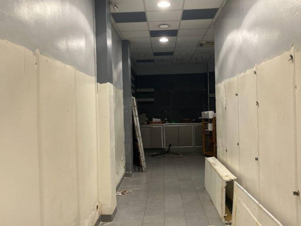 negozio in vendita a Bari in zona Murat