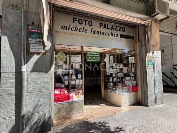 negozio in vendita a Bari in zona Madonnella