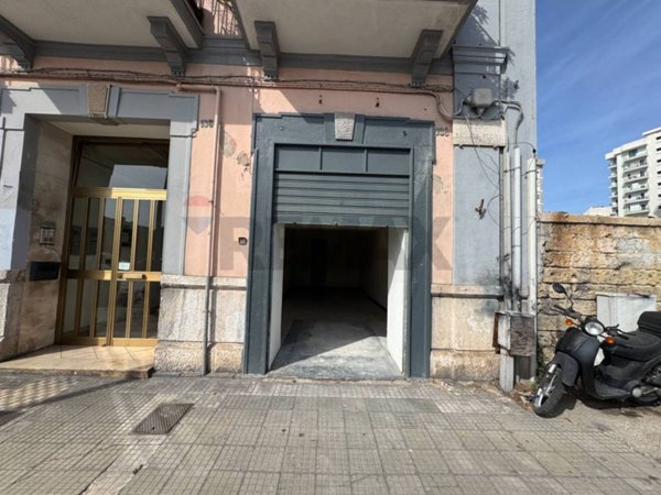 negozio in vendita a Bari in zona Libertà