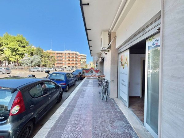 negozio in vendita a Bari in zona Poggiofranco