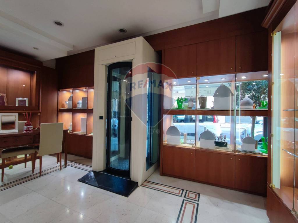 negozio in vendita a Bari in zona San Pasquale