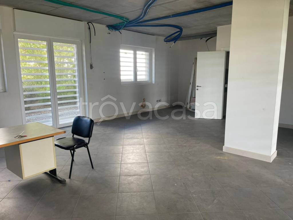 negozio in vendita a Bari in zona Japigia