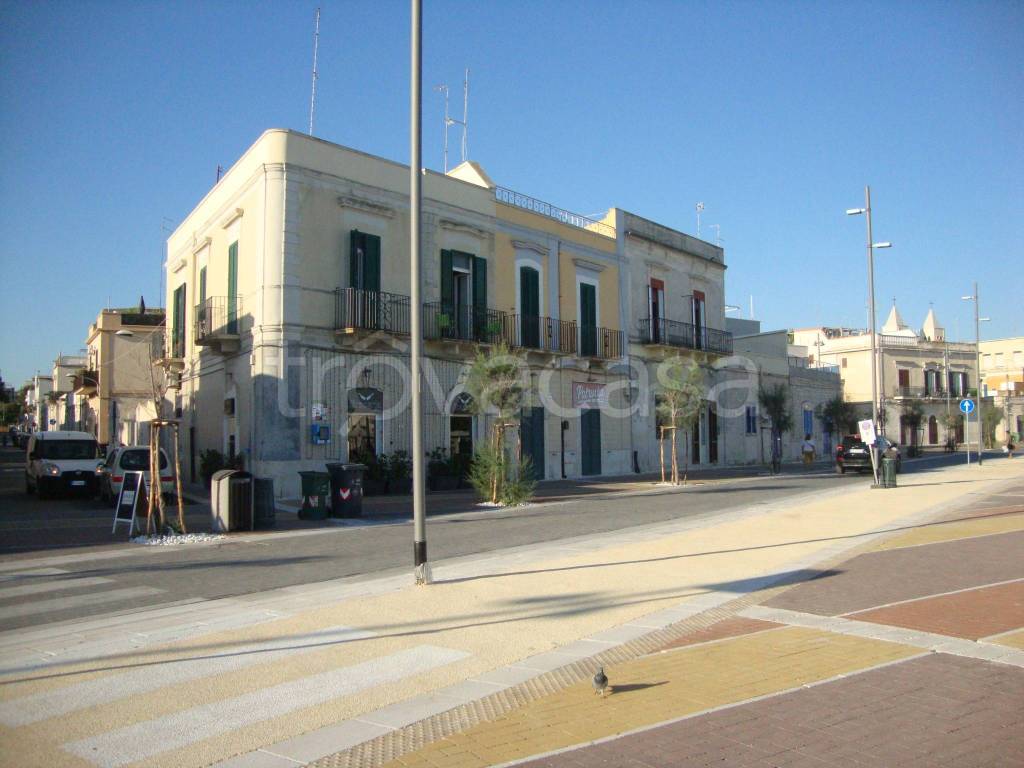 negozio in vendita a Bari in zona Santo Spirito