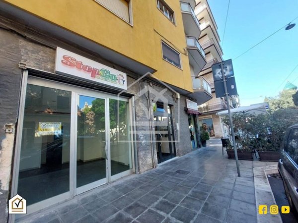 negozio in vendita a Bari in zona Carrassi