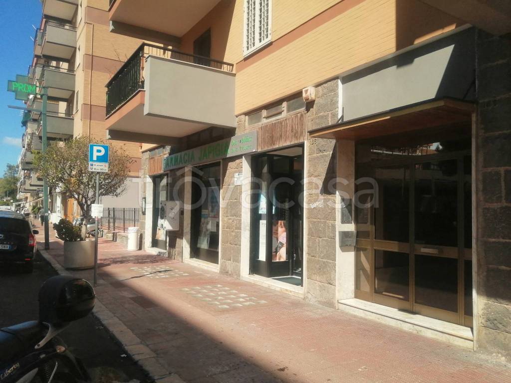 negozio in vendita a Bari in zona Japigia