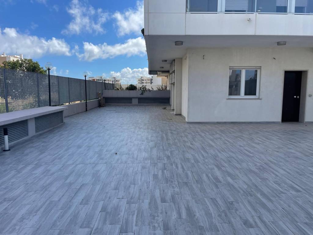 negozio in vendita a Bari in zona Torre a Mare