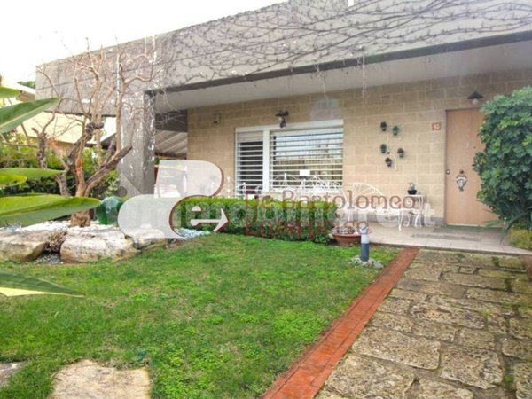 casa indipendente in vendita a Bari in zona Parco Adria