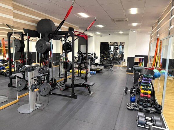 negozio in vendita a Bari in zona Murat