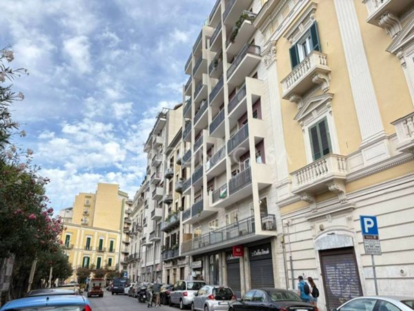 negozio in vendita a Bari in zona Murat