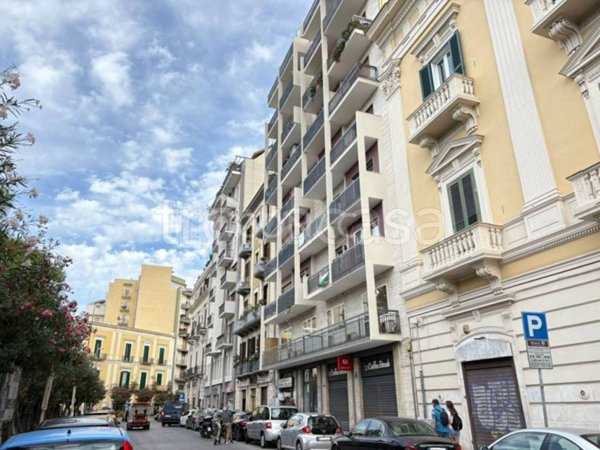 negozio in vendita a Bari in zona Murat