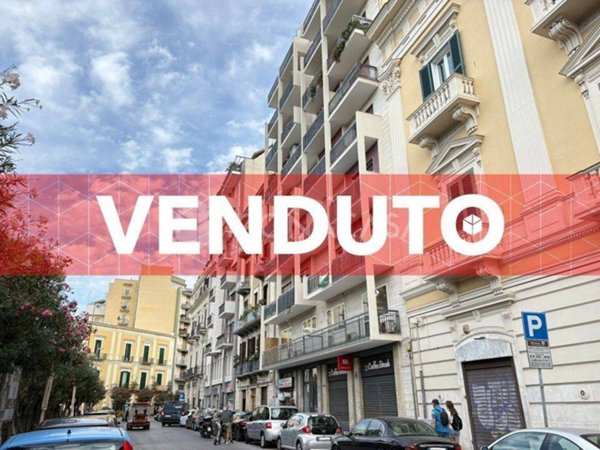 negozio in vendita a Bari in zona Murat