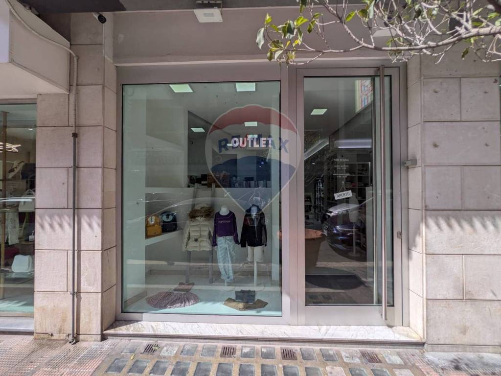 negozio in vendita a Bari in zona Libertà