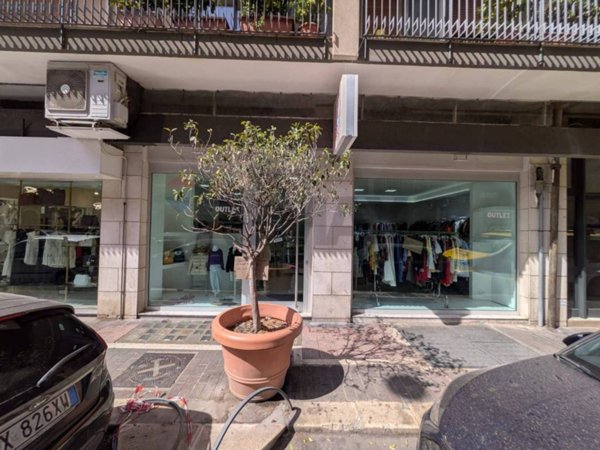 negozio in vendita a Bari in zona Libertà