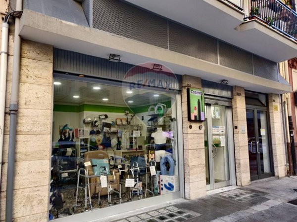 negozio in vendita a Bari in zona Libertà