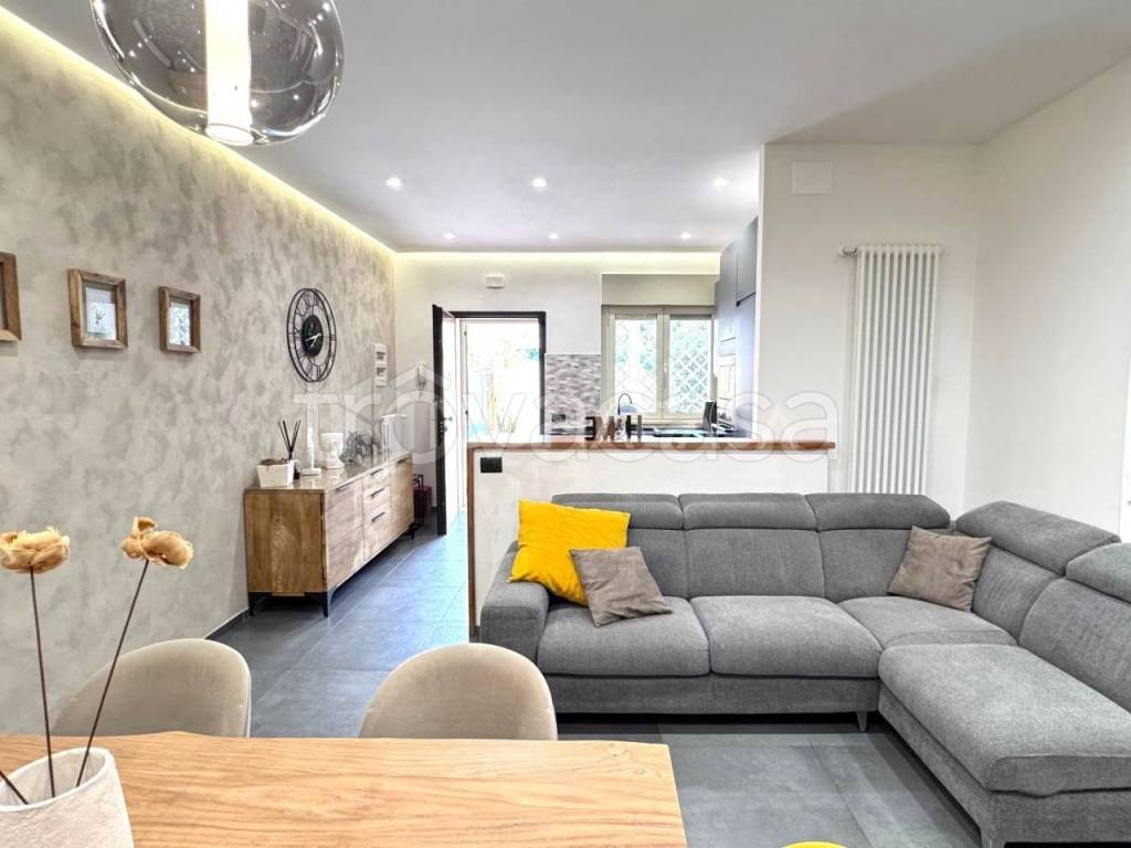 casa indipendente in vendita a Bari in zona Torre a Mare