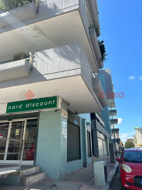 locale commerciale in vendita a Bari in zona San Girolamo