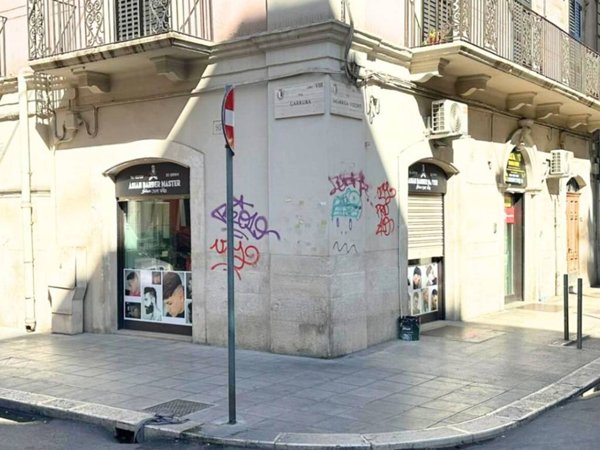 negozio in vendita a Bari in zona Libertà