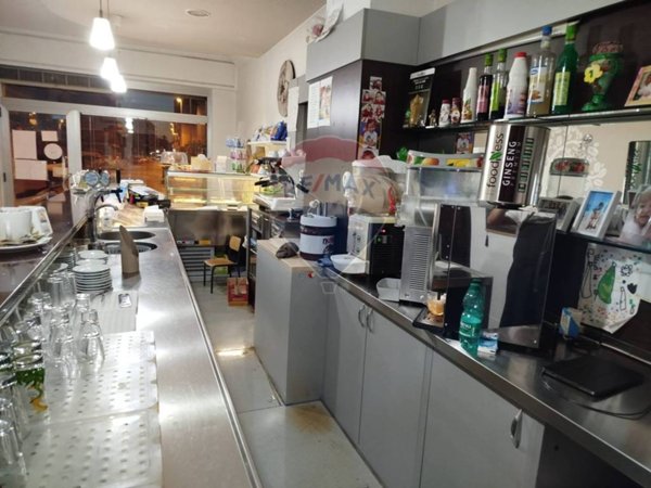 negozio in vendita a Bari in zona Poggiofranco