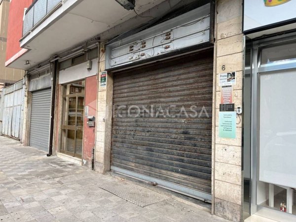 locale commerciale in vendita a Bari in zona Japigia