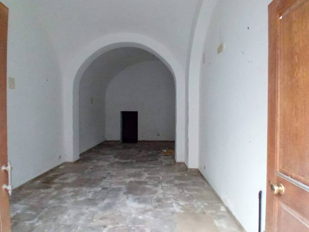 negozio in vendita a Bari in zona Murat