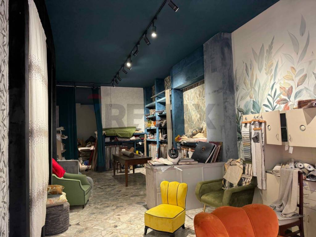 locale commerciale in vendita a Bari in zona Murat