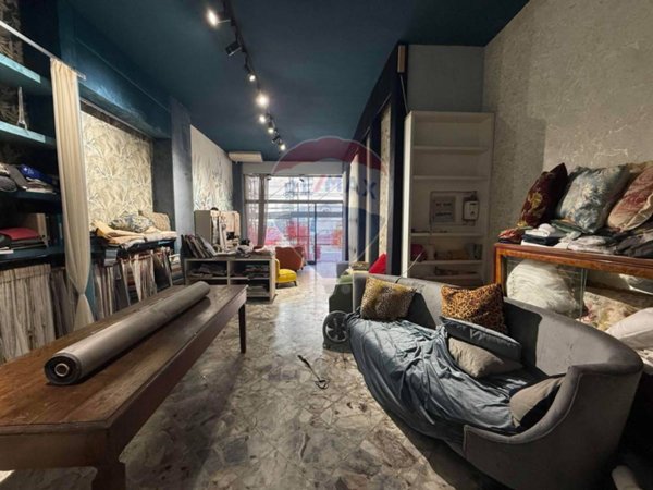 locale commerciale in vendita a Bari in zona Murat