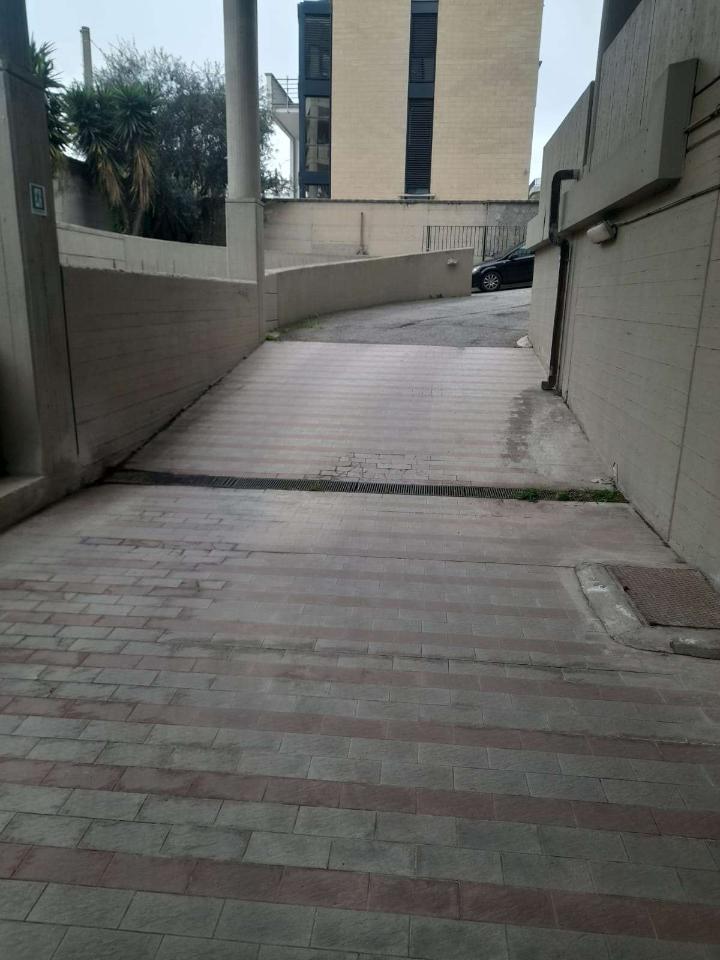 negozio in vendita a Bari in zona Palese/Macchie