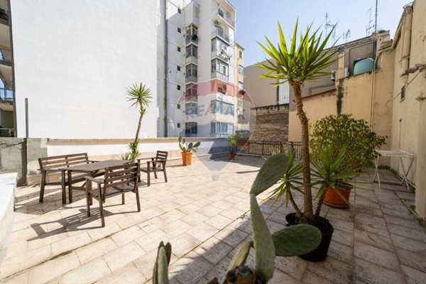 casa indipendente in vendita a Bari in zona Picone