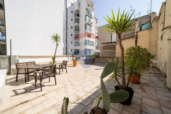 casa indipendente in vendita a Bari in zona Picone