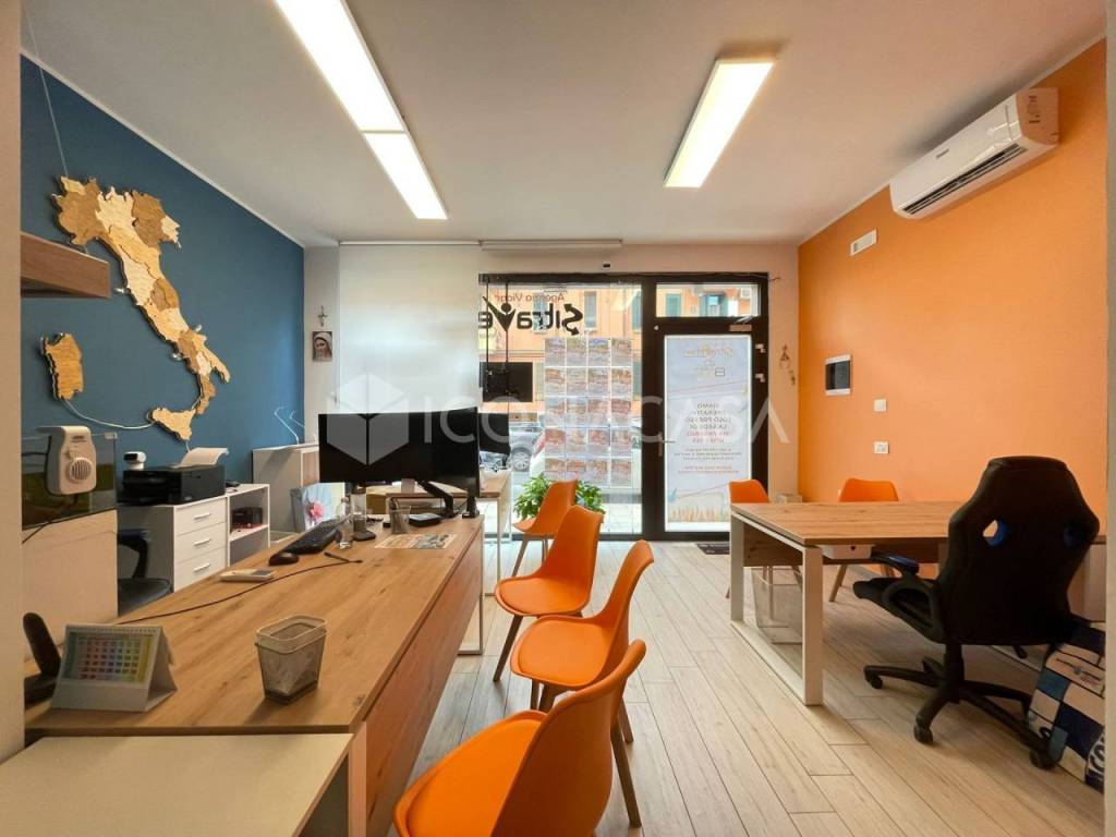 negozio in vendita a Bari in zona Mungivacca