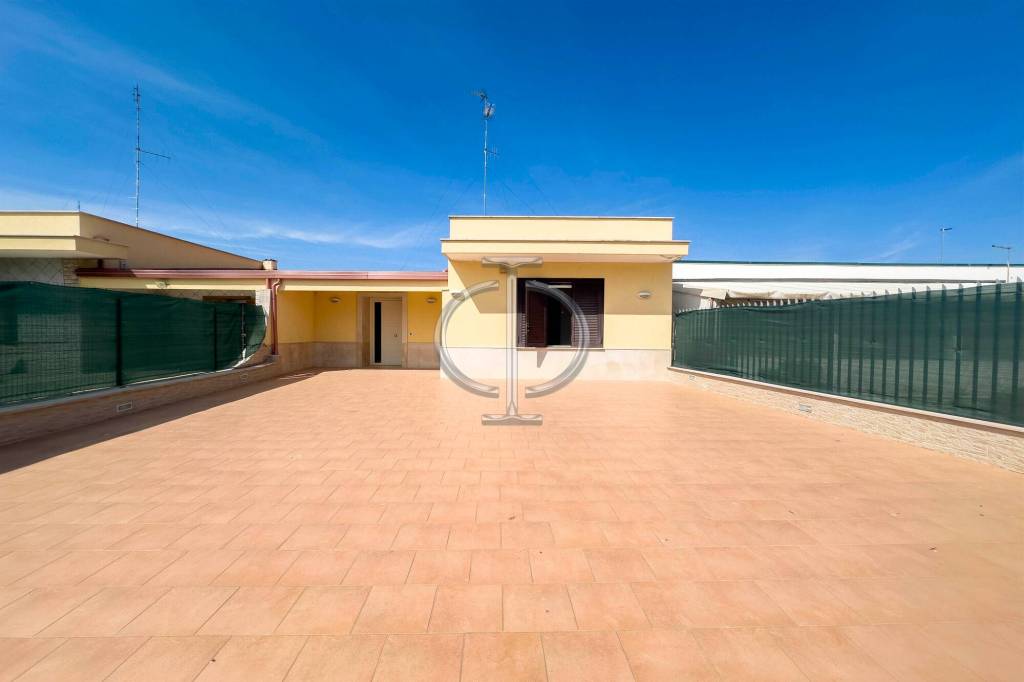 casa indipendente in vendita a Bari in zona Poggiofranco