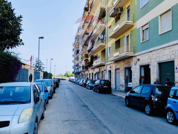 negozio in vendita a Bari in zona Libertà