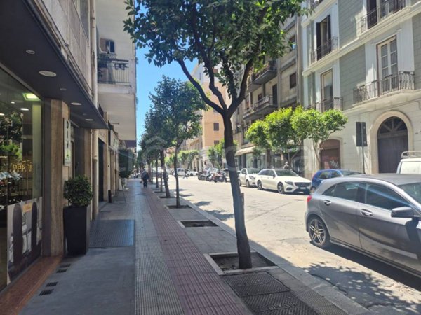 negozio in vendita a Bari in zona Murat