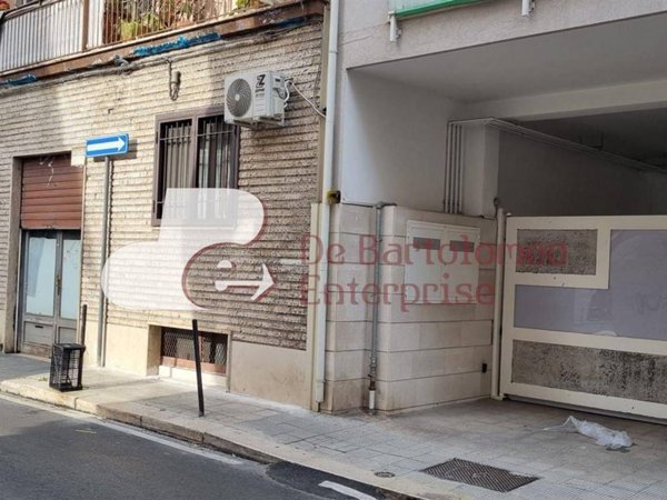 locale commerciale in vendita a Bari in zona Carrassi