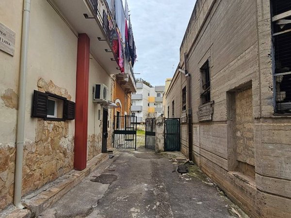 intera palazzina in vendita a Bari in zona Ceglie del Campo