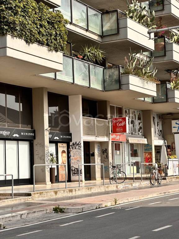 negozio in vendita a Bari in zona Carrassi